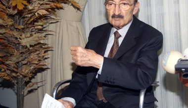 Dünyada adına en fazla türkü yakılan lider Bülent Ecevit Dünyada adına en fazla türkü yakılan lider Bülent Ecevit