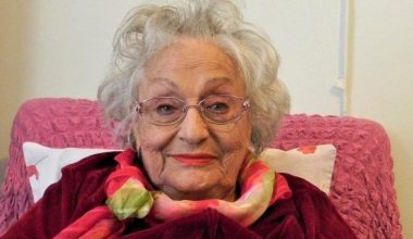 Ünlü sanatçı Altan Karındaş hastaneye kaldırıldı Ünlü sanatçı Altan Karındaş hastaneye kaldırıldı