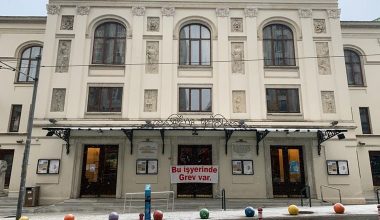 Kadıköy Süreyya Operası çalışanları da grevde Kadıköy Süreyya Operası çalışanları da grevde