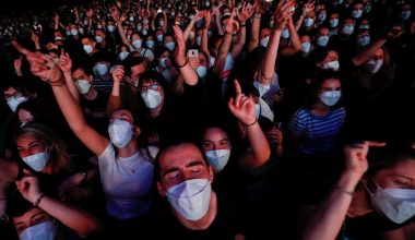 İspanya’da ilk kez sosyal mesafesiz konser gerçekleşti