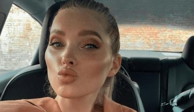 Victoria’s Secret modeli bebeğini