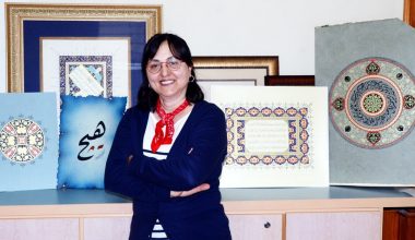 Osmanlı’nın yadigarı tezhip sanatını 15 yıldır öğretiyor