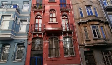 Haydarpaşa’nın apartmanı sanatı birleştiriyor