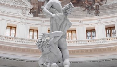 Gözler Paris’in ‘yeni sanat tapınağı’nda