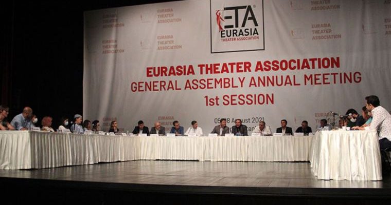 ‘Önyargılardan kurtulmak için tiyatro önemli bir araçtır’