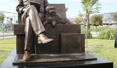 Bekir Coşkun’un heykeli açıldı Bekir Coşkun’un heykeli açıldı