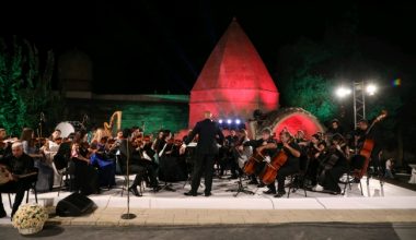 Nizami Gencevi doğumunun 880’inci yılında Bakü’de anıldı