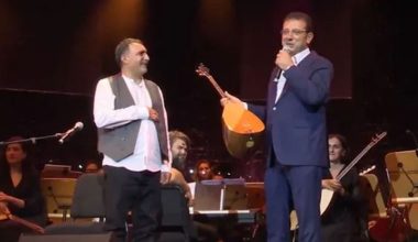 Sanatçı Erdal Erzincan bağlamasını İmamoğlu’na hediye etti Sanatçı Erdal Erzincan bağlamasını İmamoğlu’na hediye etti