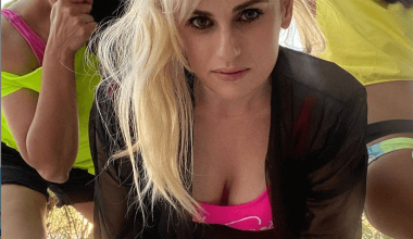 41. doğum gününü Marlon Brando’nun adasında kutladı