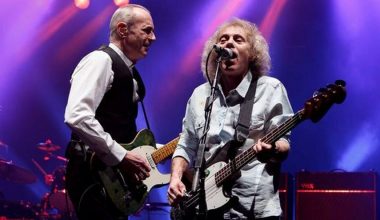 Ünlü müzik grubunun bas gitaristi yaşamını yitirdi Ünlü müzik grubunun bas gitaristi yaşamını yitirdi