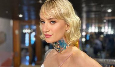 Didem Soydan üstsüz poz verdi