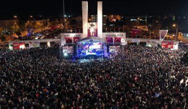 Selda Bağcan Didim’de sahne aldı