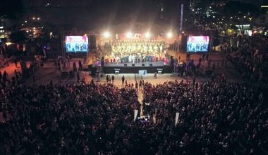 Kızılordu Korosu Haluk Levent’le konser verdi