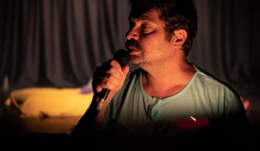 “Uykusuz Gecelerimin Hamlet”i İstanbul’da Seyirciyle Buluşuyor “Uykusuz Gecelerimin Hamlet”i İstanbul’da Seyirciyle Buluşuyor