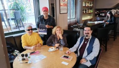 Deniz Yüce Başarır ile “Perde Kapanmasa Görecektiniz” Kitabı Üzerine…