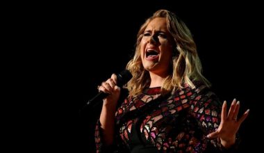 Adele listeleri altüst etti: ABD’de üç günde en çok satılan albüm oldu