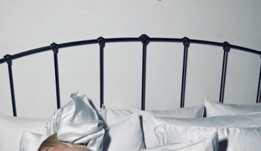 Ünlü şarkıcının pozları hayranlarını ikiye böldü