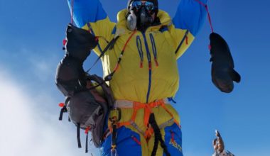 Hakan Bulgurlu, Everest’in zirvesinden çevre sorunlarına dikkat çekti