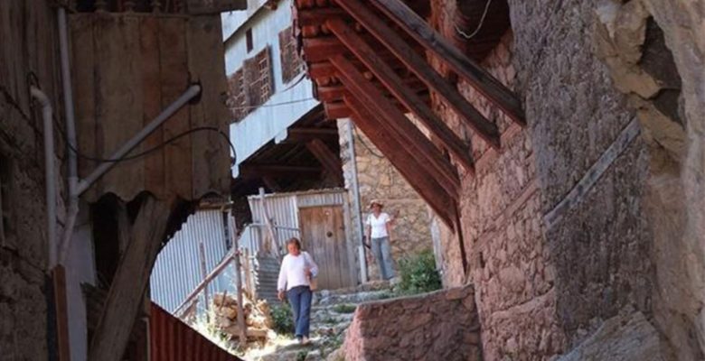 Özgünaydın’dan 50 yıllık gösteri…