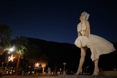 Marilyn Monroe’nun dev heykeli kenti karıştırdı
