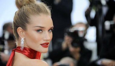 Victoria’s Secret modeli karnı burnunda fotoğraflarını paylaştı