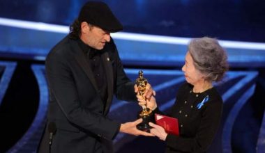 Oscar Ödülleri: En İyi Yardımcı Erkek Oyuncu Ödülü Troy Kotsur’un