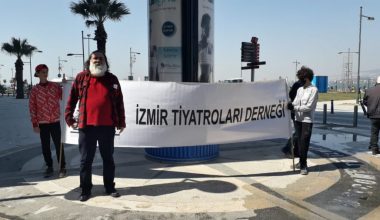 İzmir’de Dünya Tiyatro Günü Coşkuyla Kutlandı