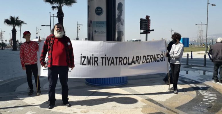 İzmir’de Dünya Tiyatro Günü Coşkuyla Kutlandı