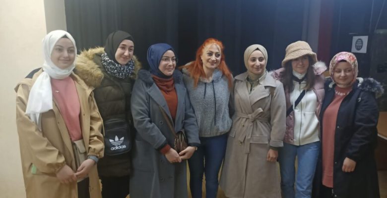 Tiyatrolardan Anadolu İzlenimleri: Düşevi Oyuncuları, Sardunya Kokan Kadınlar