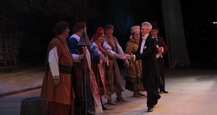 Kiev’deki Opera Tiyatrosu Savaşın Gölgesinde