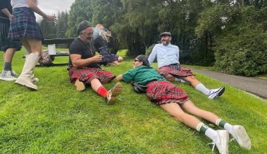 Cem Yılmaz ve Uraz Kaygılaroğlu kilt giydi