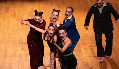 Sarı Sandalye Sezonu Açtı: “Kral Übü” Yeni Sezonda da Sahnelerde!