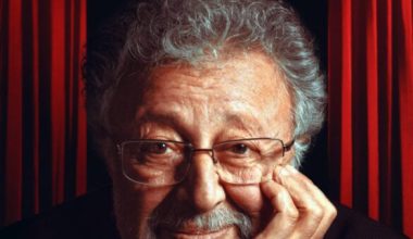 Metin Akpınar, Yeni Sezonda da Seyirci ile Buluşmaya Devam Ediyor