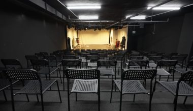 Ekonomiye İnat, Sanata Devam: Par Sahne Açıldı! Ekonomiye İnat, Sanata Devam: Par Sahne Açıldı!