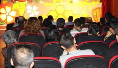 Duvarların Ötesinde Kanat Çırpan Yürekler