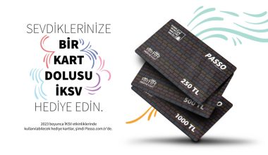İKSV’den Bir Yeni Yıl Sürprizi: İçi İKSV Dolu “Hediye Kart” İKSV’den Bir Yeni Yıl Sürprizi: İçi İKSV Dolu “Hediye Kart”