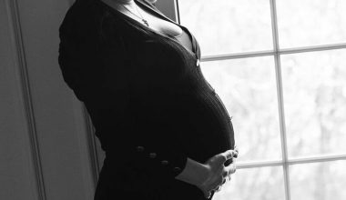 Hazal Kaya karnı burnunda fotoğraflarını paylaştı Hazal Kaya karnı burnunda fotoğraflarını paylaştı