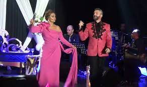 Sokaktaki canlara şarkılı destek… Sokaktaki canlara şarkılı destek…