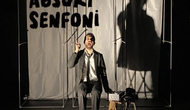 “Proje Eksi Bir”in Yeni Oyunu “Absürt Senfoni”,