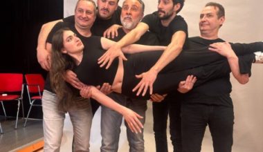 Tuncer Cücenoğlu’nun “Helikopter”i İlk Kez İstanbul Sahnelerinde… Tuncer Cücenoğlu’nun “Helikopter”i İlk Kez İstanbul Sahnelerinde…