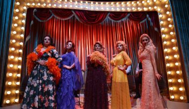 Özen Yula’nın Yönettiği “Sonbahara Son Güller”,