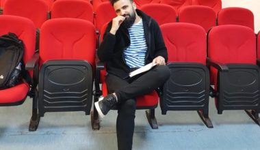 Sinan Demir’in Yeni Oyunu “Bana Aşk Derler”‘in Sinan Demir’in Yeni Oyunu “Bana Aşk Derler”‘in