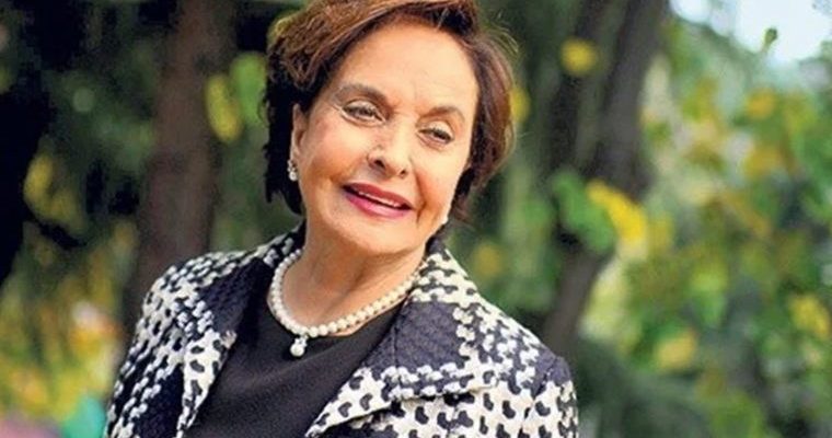 Ayten Gökçer’i sahnede izliyorum