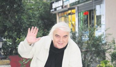 Yoksa İzahı Vardır Mizahı: “Enis Fosforoğlu” Yoksa İzahı Vardır Mizahı: “Enis Fosforoğlu”