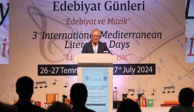 Akdeniz Edebiyat Günleri’ne yıldız yağdı Akdeniz Edebiyat Günleri’ne yıldız yağdı