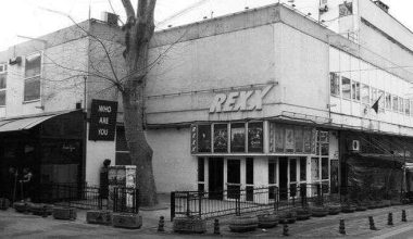 Tarihi Rexx Sineması yıkılıyor Tarihi Rexx Sineması yıkılıyor