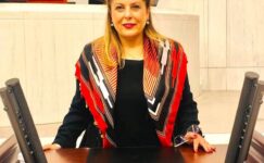 O, İçimizdeki Kıracı Yeşerten Kadındı: “Nisa Serezli”
