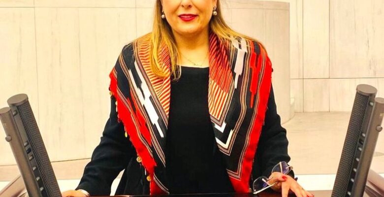O, İçimizdeki Kıracı Yeşerten Kadındı: “Nisa Serezli”