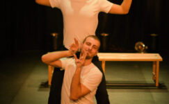 Tiyatro Zip’in “Ceviz Ağacı” Oyunu Üçüncü Sezonunu Açıyor