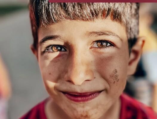 GÖZLERİM O ÇOCUĞU ARAR !